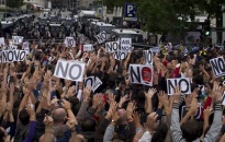Tây Ban Nha lay lắt trong khủng hoảng