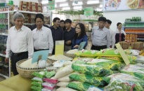 Chủ tịch UBND TP Dương Anh Điền kiểm tra thị trường hàng hóa Tết