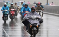 Cách đi xe máy an toàn trời mưa bão