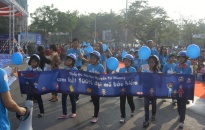 Yamaha mô tô Việt Nam tặng 14.000 mũ bảo hiểm cho học sinh tiểu học thành phố