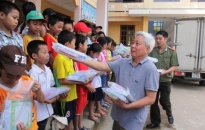 Tham gia cứu trợ nhân dân Quảng Bình bị thiệt hại do bão lũ
