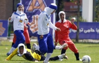 Scandal nam giả nữ cầu thủ chấn động bóng đá Iran