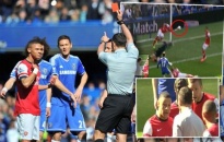 Trọng tài trận Chelsea-Arsenal thừa nhận nhìn gà hóa cuốc
