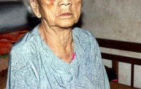 Cụ bà 104 tuổi quyết liệt chống trả tên cướp