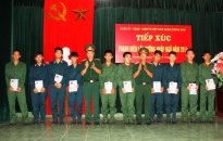 Huyện Cát Hải và quận Dương Kinh tiếp xúc thanh niên lên đường nhập ngũ