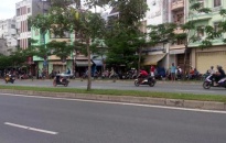 Chặn đầu ôtô, trăm quái xế quậy trên đại lộ Sài Gòn