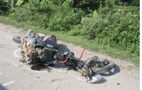 Xe máy gây tai nạn với ô tô