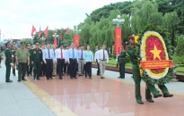 Lãnh đạo thành phố dâng hương tại Đài tưởng niệm các anh hùng liệt sĩ