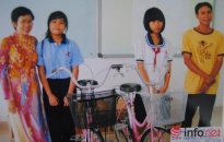 Chuyện người 10 năm ở trọ, gom góp tặng xe đạp cho học trò nghèo