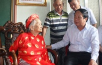 Chủ tịch UBNDTP thăm cơ sở cách mạng Kim Sơn và gia đình có công