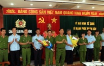 CATP khen thưởng Phòng PC49 và đội kiểm soát Hải Quan