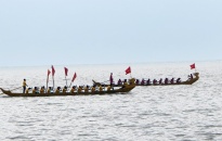 Hội đua thuyền rồng trên biển Đồ Sơn mừng Đảng, mừng Xuân