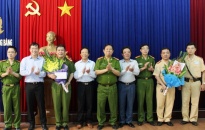 CATP khen thưởng Công an quận Hồng Bàng, huyện Vĩnh Bảo