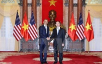 Tổng thống Obama tuyên bố dỡ bỏ lệnh cấm vận vũ khí với Việt Nam