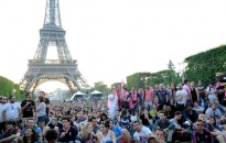 Nổ ở fanzone Paris, nhiều người bị thương vì giẫm đạp