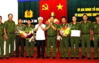 Lãnh đạo huyện Tiên Lãng và CATP khen thưởng CAH Tiên Lãng