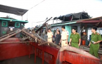 Phòng Cảnh sát môi trường phát hiện tàu cát tặc mang BKS giả
