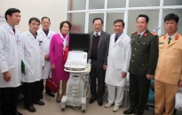 Gia đình Thứ trưởng Bộ Công an Nguyễn Văn Thành trao tặng máy siêu âm