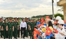 Đoàn công tác Bộ Quốc phòng thăm và làm việc tại huyện đảo Bạch Long Vĩ
