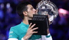 Vụ “giam giữ” ngôi sao quần vợt Djokovic trở thành vấn đề chính trị ở Australia