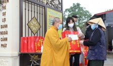 Chùa Hưng Long, quận Hồng Bàng tặng 350 suất quà Tết cho người nghèo, các bệnh nhân Bệnh viện Lao phổi thành phố 