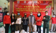 Hội Chữ thập đỏ thành phố trao 100 suất quà tặng các hộ gia đình nạn nhân chất độc da cam 