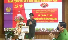 Trao tặng Huy hiệu 30 năm tuổi Đảng đợt 3-2-2022