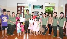 Phòng Tổ chức cán bộ: Thăm, tặng quà làng nuôi dạy trẻ mồ côi Hoa Phượng (Hải Phòng)