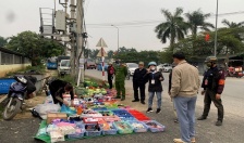 Phường Hưng Đạo (quận Dương Kinh) tổ chức dọn dẹp hành lang, vỉa hè, chỉnh trang đô thị