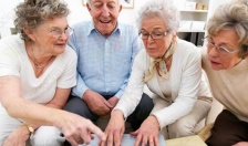 EU đối mặt vấn đề già hóa dân số do tỷ lệ sinh thấp