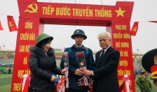 Đồng chí Nguyễn Đình Chuyến- Chủ nhiệm Ủy ban Kiểm tra Thành ủy dự lễ giao, nhận quân tại huyện Tiên Lãng 