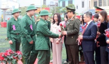 Thiếu tướng Vũ Thanh Chương, Ủy viên Ban Thường vụ Thành ủy, Giám đốc Công an thành phố dự Lễ giao nhận quân tại quận Lê Chân.