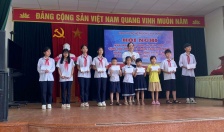 Phường Anh Dũng (quận Dương Kinh): Khai mạc hè năm 2024, tặng quà trẻ em có hoàn cảnh khó khăn 