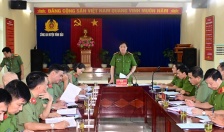 Đại tá Bùi Trung Thành - Phó Giám đốc CATP kiểm tra công tác công an  6 tháng tại CAH Vĩnh Bảo 