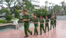 Hội Phụ nữ Phòng Cảnh sát cơ động CATP: Dâng hương Tượng đài nữ tướng Lê Chân; trao quà tặng cán bộ, hội viên có hoàn cảnh khó khăn, gia đình bị thiệt hại nặng sau bão số 3 