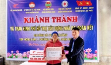 Quận Dương Kinh: Khánh thành và trao kinh phí hỗ trợ xây nhà đại đoàn kết tại phường Đa Phúc