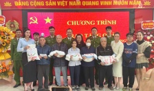 Công an phường Thượng Lý tổ chức Chương trình “Tết nhân ái – Xuân yêu thương”: Trao 100 suất quà tết tặng người tàn tật, hộ gia đình có hoàn cảnh khó khăn trên địa bàn