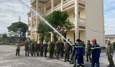 Lực lượng tham gia bảo vệ an ninh trật tự tại cơ sở của huyện Vĩnh Bảo trải nghiệm PCCC 