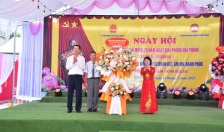 Đồng chí Bùi Đức Quang, Phó chủ tịch HĐND thành phố dự Ngày hội toàn dân chào mừng 70 năm Ngày giải phóng Hải Phòng – Thành phố Anh hùng tại thôn Ngọc Động, xã Tiên Thanh (huyện Tiên Lãng)