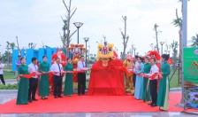 Gắn biển công trình Công viên Nam Cầu Bính