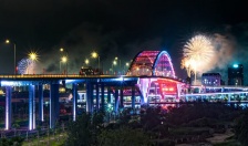 Pháo hoa rực rỡ bầu trời thành phố Cảng dịp kỉ niệm 70 năm giải phóng Hải Phòng