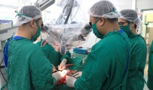 Bệnh viện hữu nghị Việt Tiệp: Phẫu thuật kép sọ não-cột sống thành công, cứu sống du khách nước ngoài