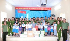 Công đoàn CATP tổ chức chương trình sinh hoạt chính trị tại huyện Bạch Long Vĩ