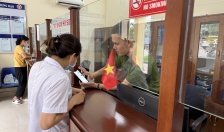 Công an phường Hưng Đạo, quận Dương Kinh: “Đi từng ngõ, gõ từng nhà, hướng dẫn từng người”, lấy ý kiến Nhân dân sửa đổi Hiến pháp 2013 trên VNeID
