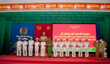 Trại Tạm giam – Công an TP Tổ chức Lễ công bố quyết định thăng cấp bậc hàm, nâng bậc lương năm 2025