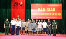 BTL Vùng Cảnh sát biển 1 phối hợp cứu thành công 11 thuyền viên  bị chìm tàu trên biển
