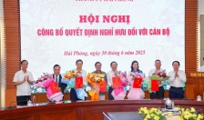 Công bố quyết định nghỉ hưu đối với cán bộ thành phố 