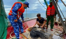 Bộ tư lệnh Vùng Cảnh sát biển 1 phối hợp bắt giữ 2 tàu cá tàng trữ trái phép công cụ kích điện