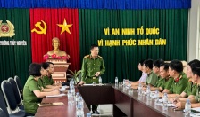 Đại tá Phạm Chí Hiếu, Phó giám đốc CATP kiểm tra công tác tiếp nhận hồ sơ căn cước, quản lý cư trú, định danh điện tử tại CAP Thủy Nguyên