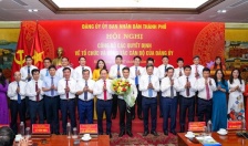 Công bố các quyết định về tổ chức bộ máy, cán bộ Đảng ủy UBND thành phố 